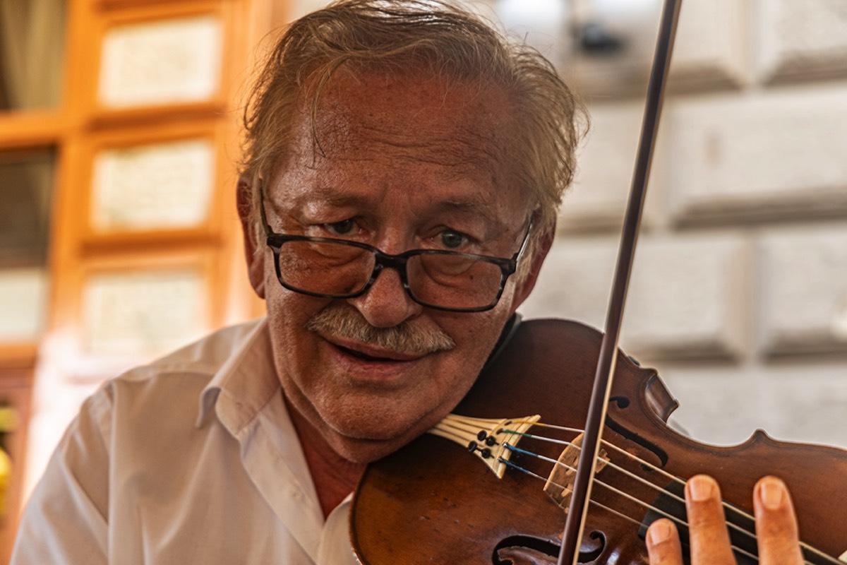 Violinist - Budapest, Hungary